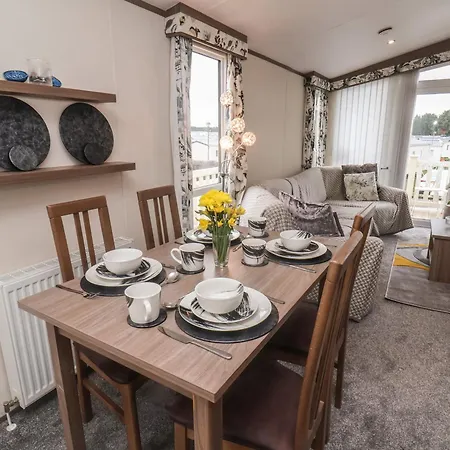 47 The Drake Forgetmeknot Scarborough