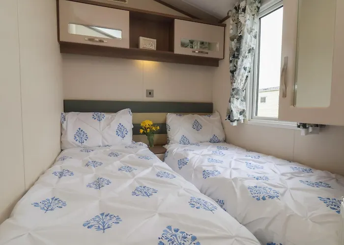 47 The Drake Forgetmeknot Scarborough