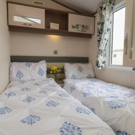 47 The Drake Forgetmeknot Scarborough